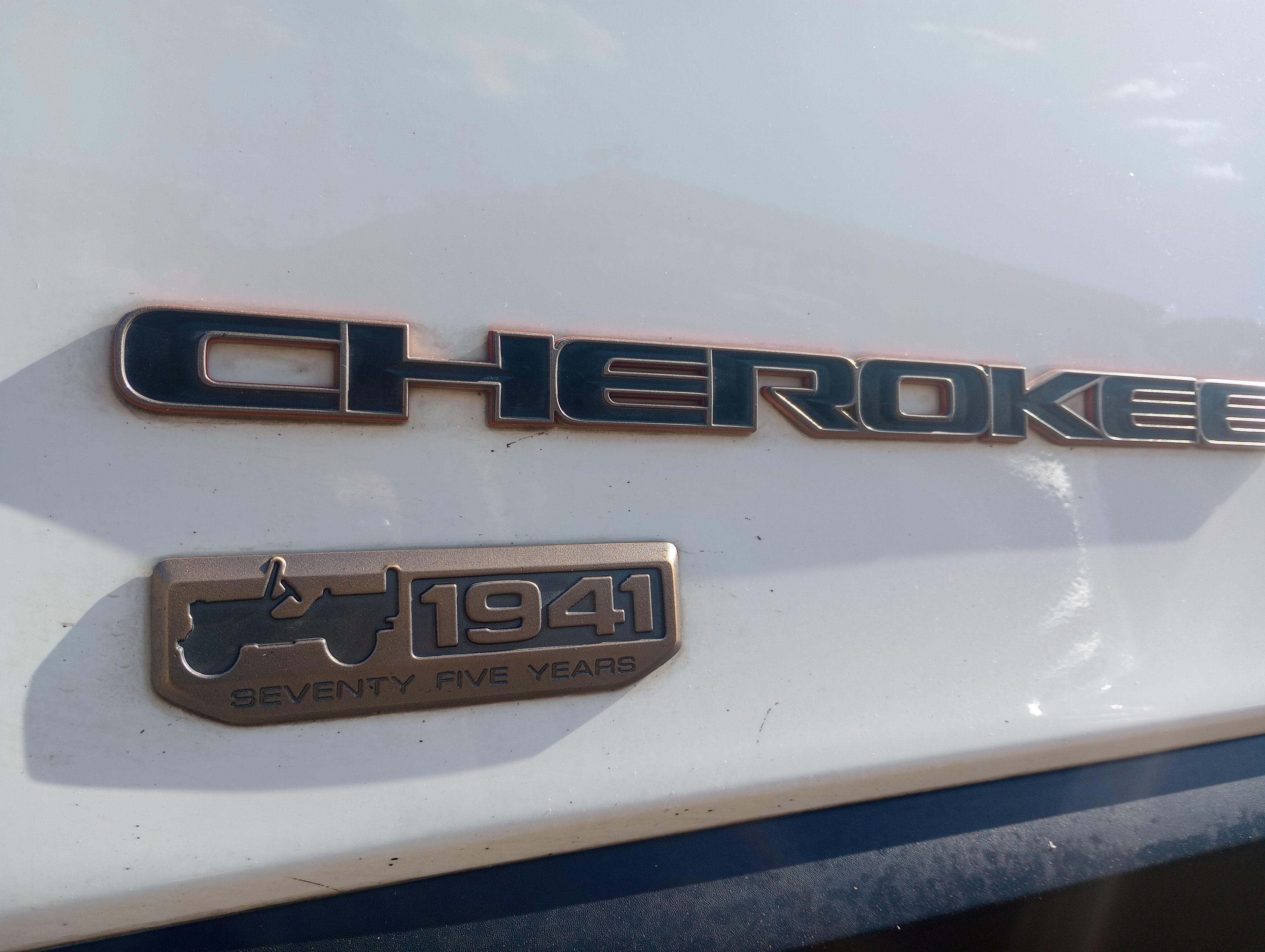Used 2016 Jeep Cherokee 75th Anniversary FWD image 4