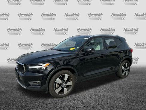 Used 2020 Volvo XC40 T5 Momentum w/ Protection Package Premier image 9