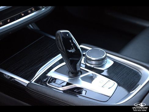 Used 2019 BMW 740i w/ M Sport Package RWD image 15