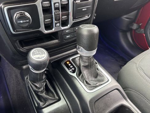 Used 2021 Jeep Gladiator Willys image 27