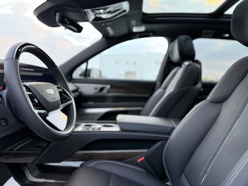 New 2026 Cadillac Vistiq Sport image 12