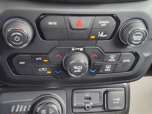 Used 2023 Jeep Renegade Trailhawk image 15