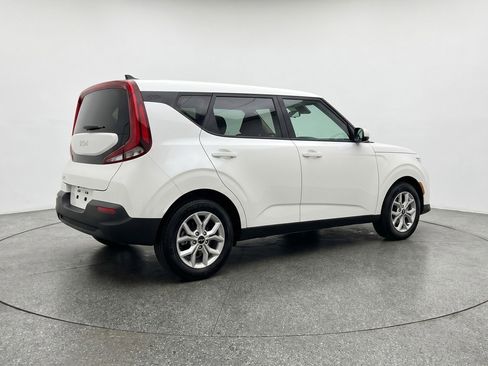 Used 2025 Kia Soul LX w/ LX Technology Package FWD image 9