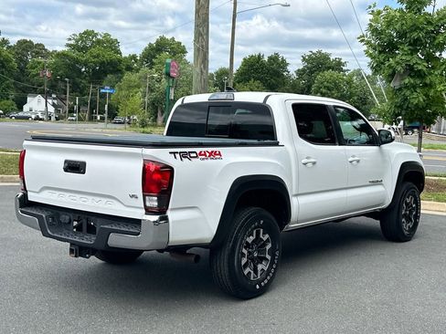 Used 2019 Toyota Tacoma TRD Off-Road AWD/4WD image 4