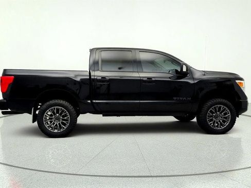 Used 2021 Nissan Titan SV w/ SV Convenience Package RWD image 4