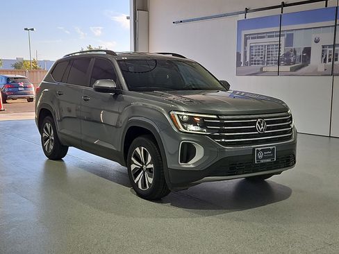 Certified 2024 Volkswagen Atlas SE FWD image 2