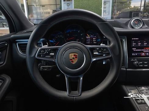 Used 2018 Porsche Macan image 31