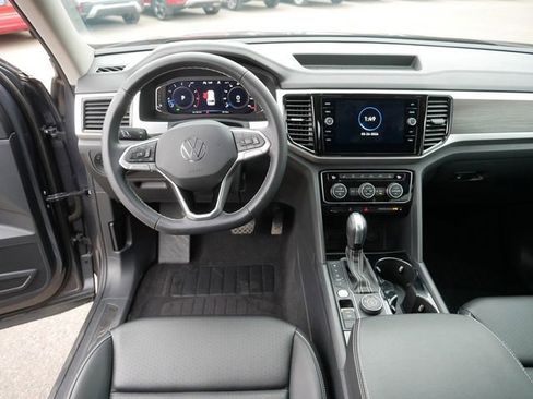 Certified 2023 Volkswagen Atlas SE w/ Black Wheel Package image 22