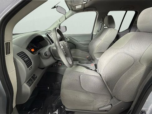 Used 2020 Nissan Frontier SV image 17