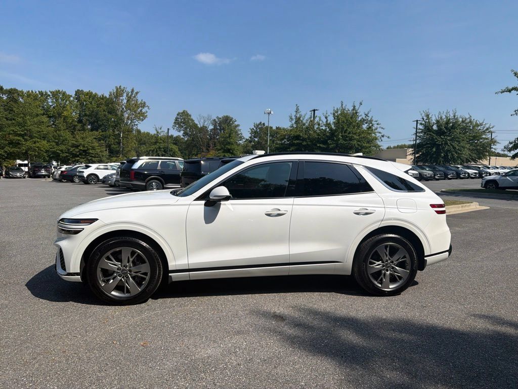 Used 2025 Genesis GV70 3.5T Sport AWD/4WD image 3