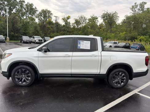 Used 2021 Honda Ridgeline Sport image 3