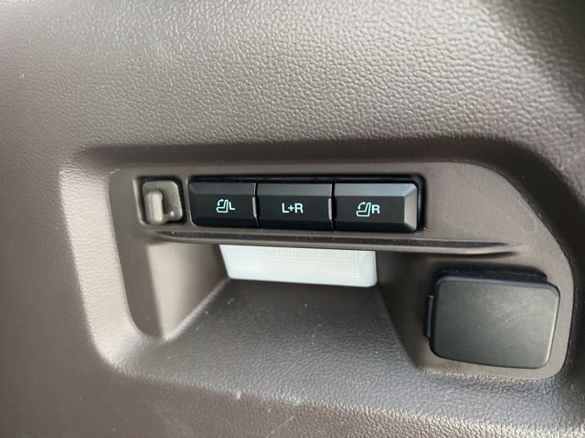 Used 2023 Ford Explorer Platinum w/ Technology Package AWD/4WD image 16