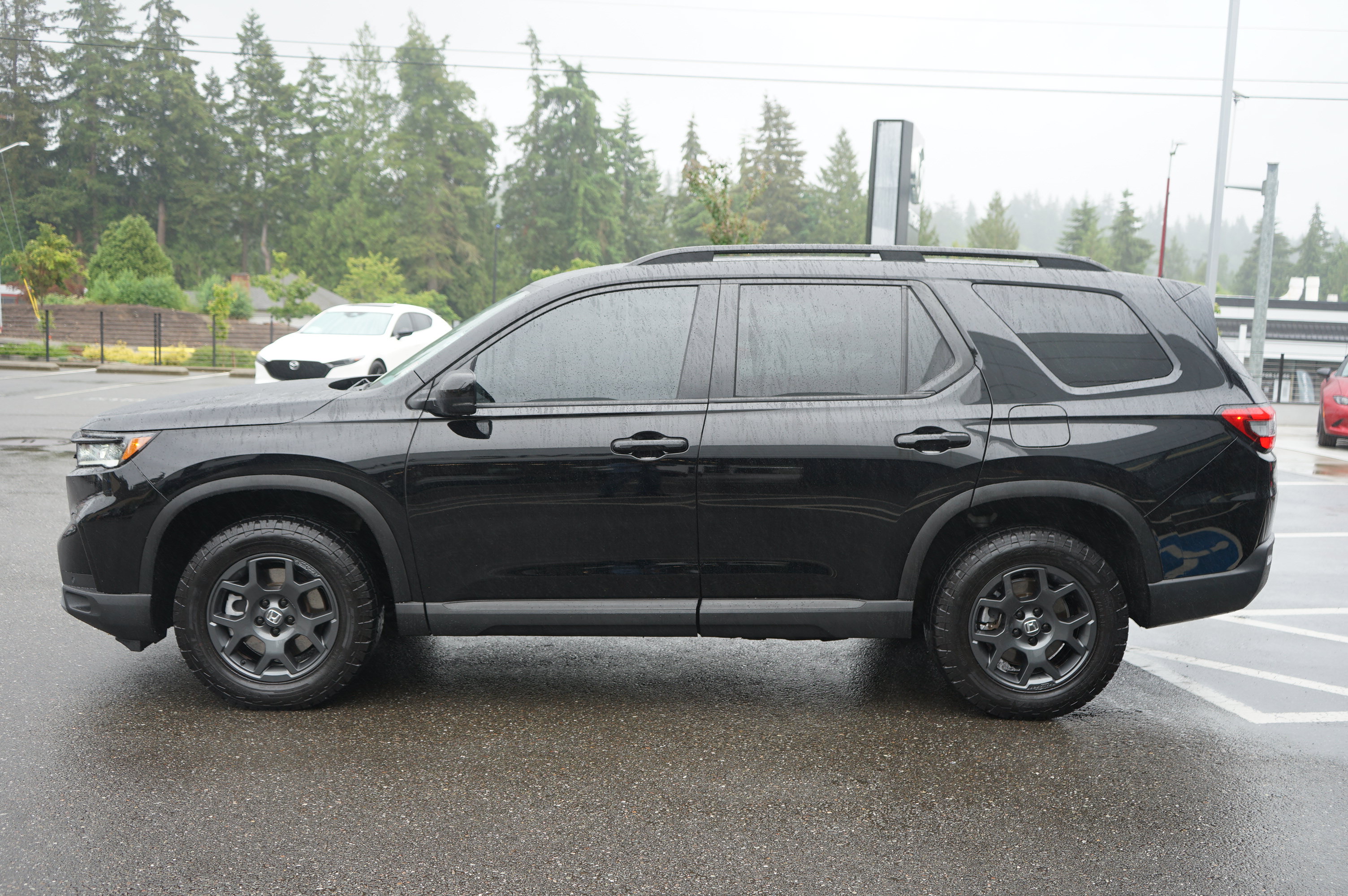 Used 2025 Honda Pilot TrailSport image 6