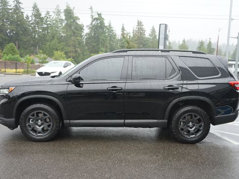 Used 2025 Honda Pilot TrailSport image 6