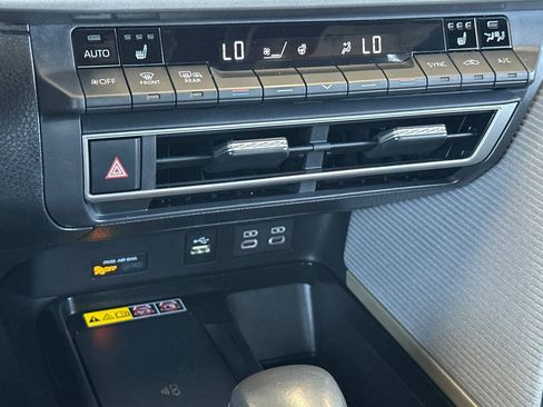 Certified 2025 Toyota Camry SE w/ Convenience Package AWD/4WD image 18