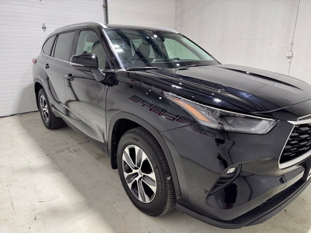 Used 2023 Toyota Highlander XLE AWD/4WD image 8