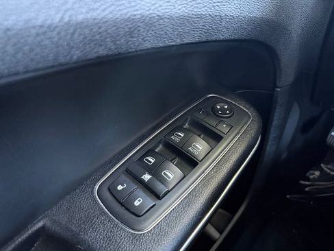 Used 2019 Chrysler 300 Touring RWD image 20
