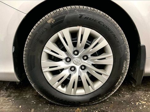 Used 2012 Toyota Camry LE image 9