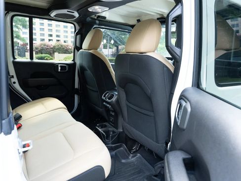 Used 2020 Jeep Wrangler Unlimited Sahara AWD/4WD image 16