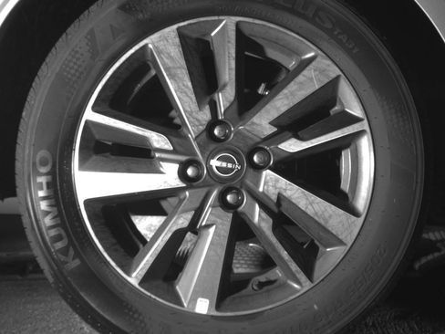 Used 2025 Nissan Versa SV FWD image 15