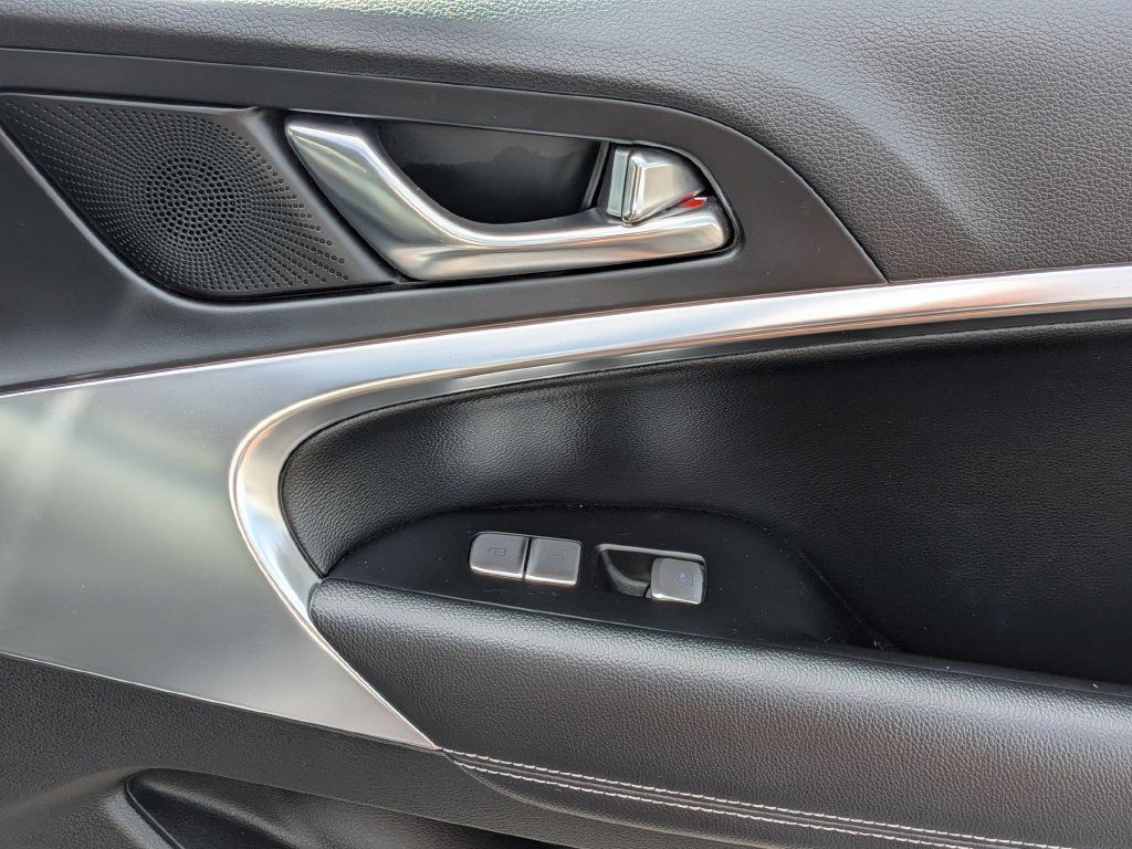Used 2025 Genesis G70 2.5T RWD image 34