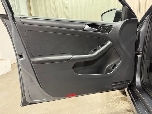Used 2015 Volkswagen Jetta S image 8