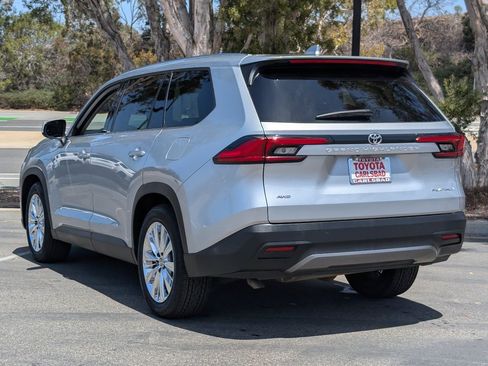 Used 2024 Toyota Grand Highlander AWD image 13