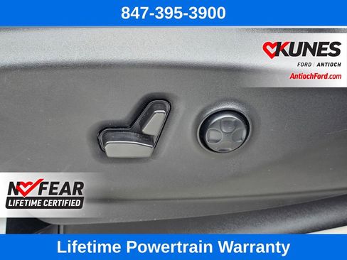 Used 2023 Chrysler Voyager LX FWD image 17