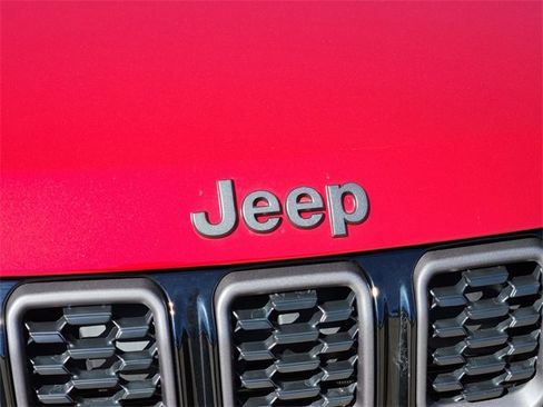 Used 2026 Jeep Compass Latitude image 11