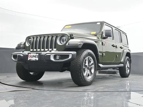 Used 2021 Jeep Wrangler Unlimited Sahara w/ Dual Top Group AWD/4WD image 27