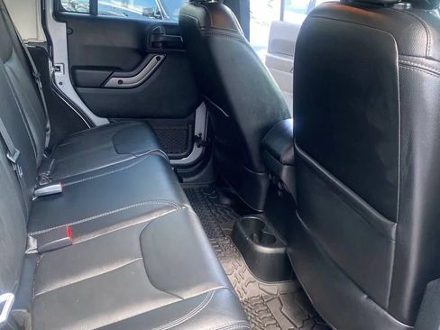 Used 2018 Jeep Wrangler Unlimited Sahara AWD/4WD image 19