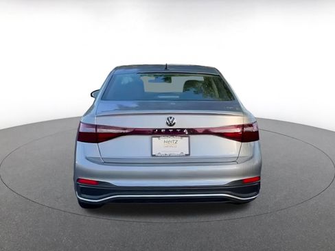 Used 2025 Volkswagen Jetta SE image 11