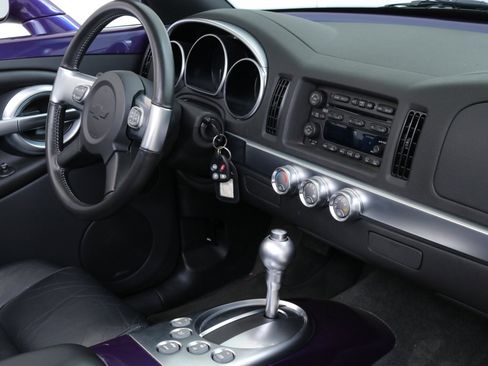 Used 2003 Chevrolet SSR w/ Preferred Equipment Group image 24