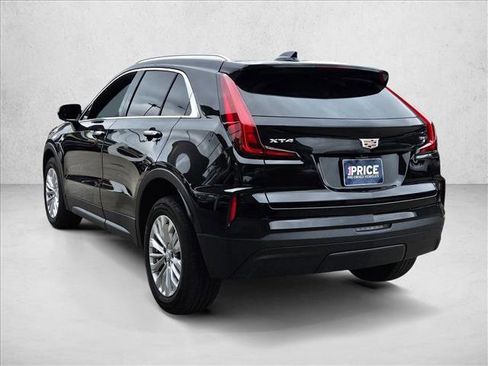 Used 2024 Cadillac XT4 Luxury w/ Cold Weather Package image 7