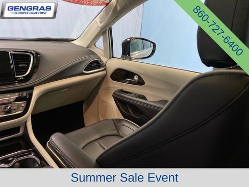 Certified 2024 Chrysler Pacifica Limited FWD image 29