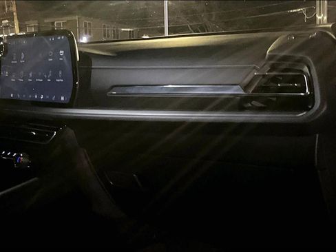 Certified 2025 Chevrolet Traverse LT image 13