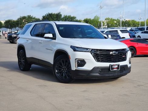 Used 2023 Chevrolet Traverse RS AWD/4WD image 2