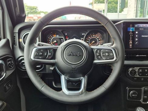 Used 2024 Jeep Wrangler Unlimited Sahara w/ Technology Group AWD/4WD image 14