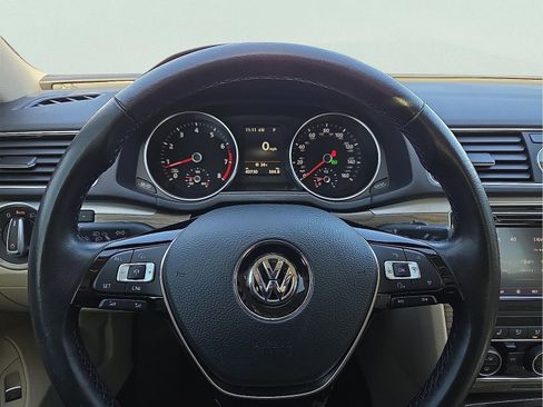 Used 2017 Volkswagen Passat 1.8T SEL Premium image 24