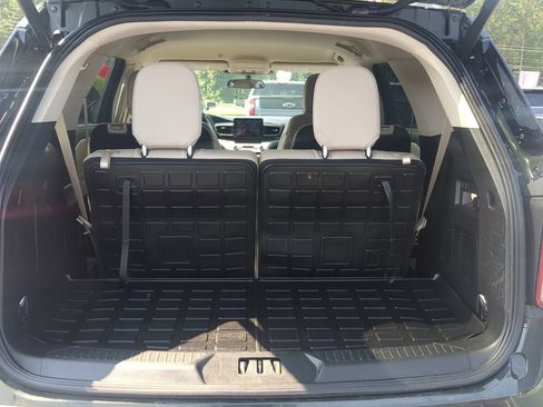 Used 2024 Ford Explorer XLT w/ Equipment Group 202A RWD image 22