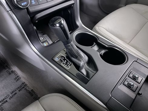 Used 2017 Toyota Camry XLE w/ Moonroof Package FWD image 18