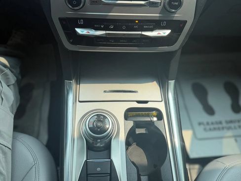 Used 2021 Ford Explorer XLT w/ Equipment Group 202A AWD/4WD image 16