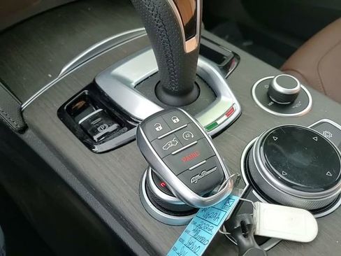 Used 2022 Alfa Romeo Stelvio Ti image 30