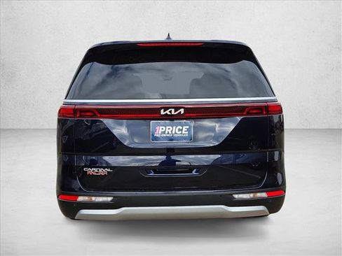 Used 2024 Kia Carnival LX image 6