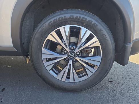 Used 2023 Nissan Rogue SV image 10