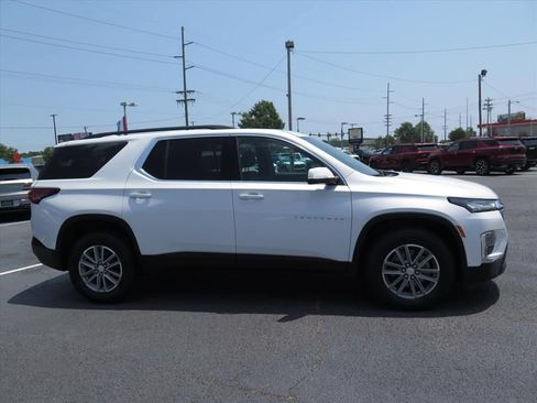 Used 2023 Chevrolet Traverse LT FWD image 2