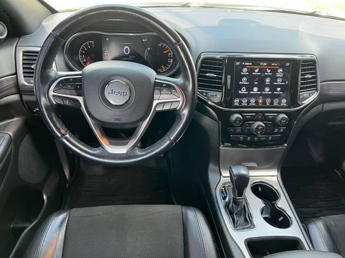 Used 2021 Jeep Grand Cherokee Laredo X AWD/4WD image 3