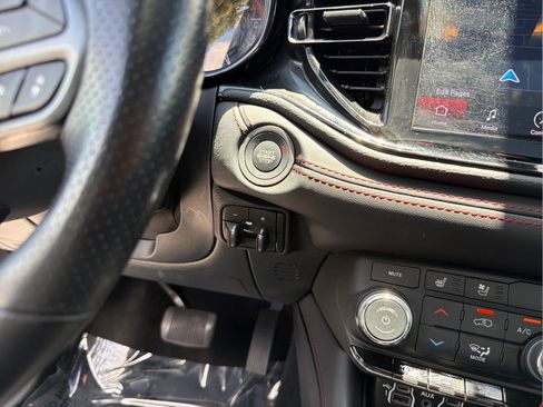 Used 2024 Dodge Durango GT RWD image 16