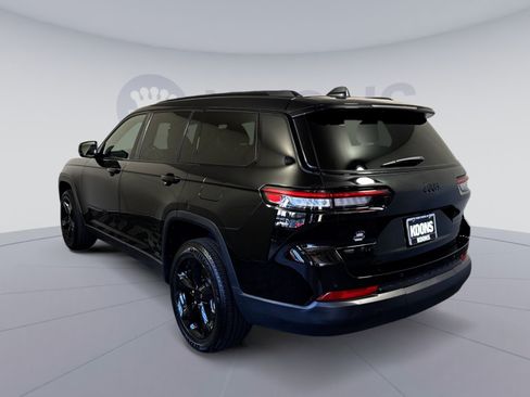 Used 2023 Jeep Grand Cherokee L Laredo AWD/4WD image 4