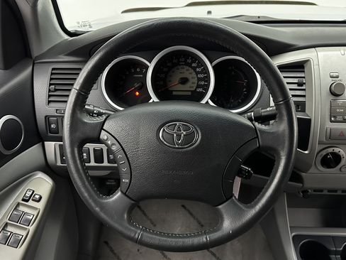 Used 2010 Toyota Tacoma PreRunner image 21